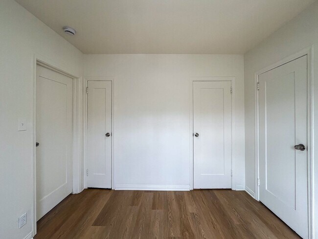 Building Photo - Spacious 1Bedroom  in LA - $1,750.00