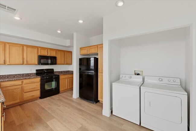 Building Photo - 8604 Splendid Leaf Ct