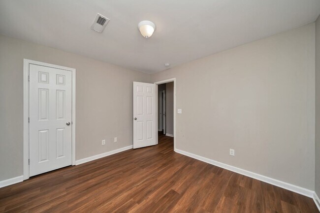 Building Photo - Grab This Dolomite Charmer Before It’s Gone!"