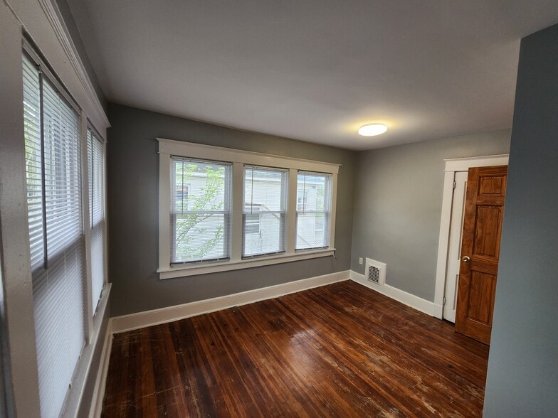 Building Photo - 337 Riverside Dr
