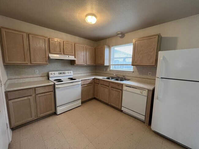 Building Photo - 2811 Cantabrian Dr