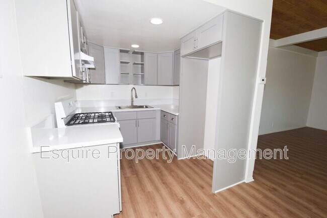 Building Photo - 420 W Linden Dr