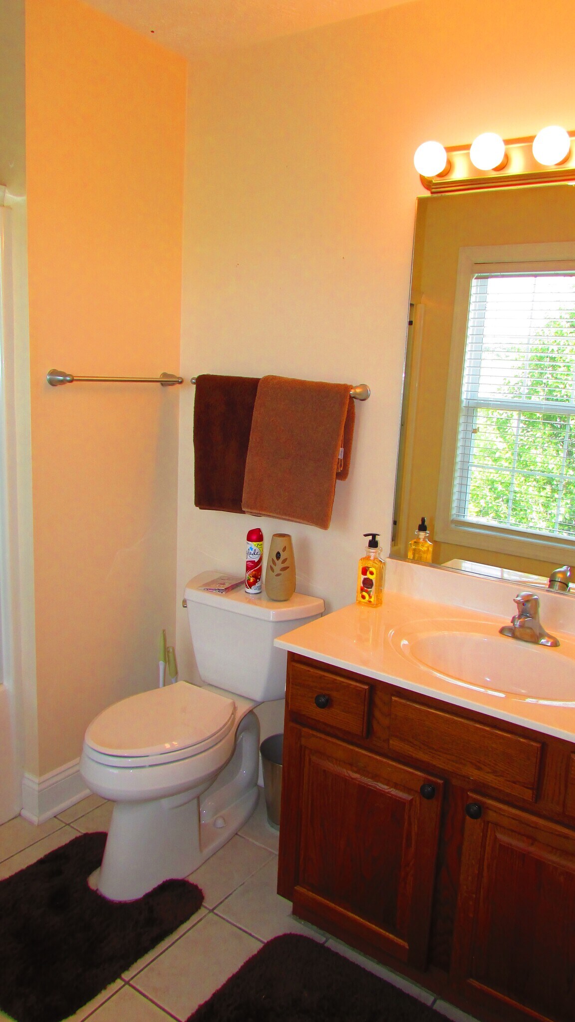 Building Photo - 720 Oaktree Blvd