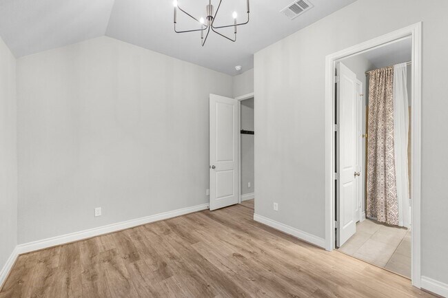 Building Photo - 4014 Emerson Cove Dr