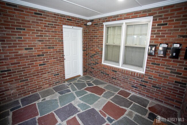 Building Photo - 32 Heston Ave