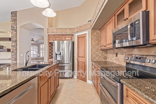 Building Photo - 1028 E Orchid Ln