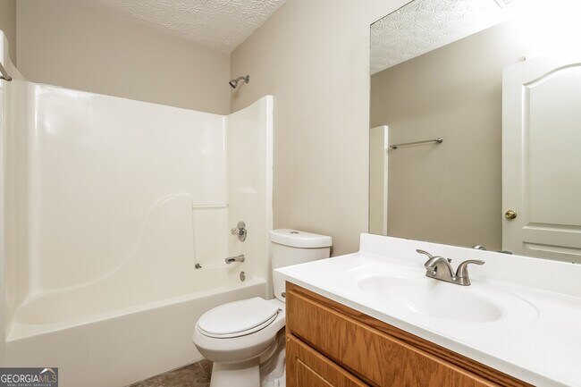Building Photo - 135 Oak Meadows Dr