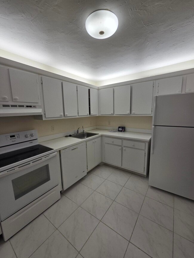 Building Photo - 9187 Norte Lago