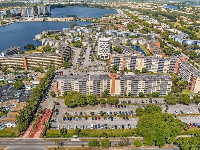 Building Photo - 1770 NE 191st St