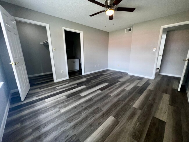 Building Photo - 3/2 Regency Gardens 1st Floor Condo with N...