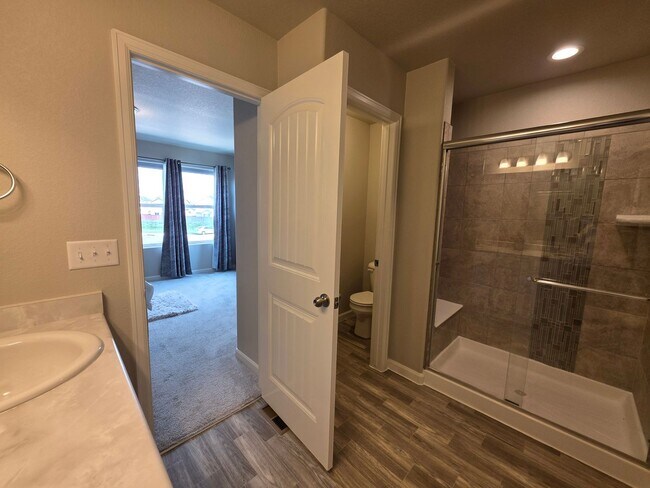 Building Photo - Gorgeous 2 Bed 3 bath Town Home In Lorson Ranch!!