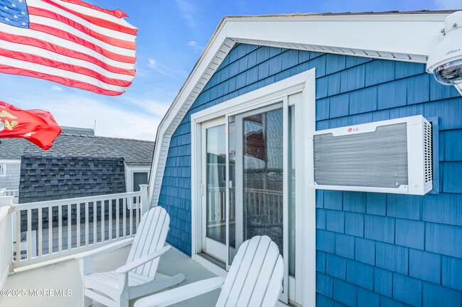 Building Photo - 413 Beach Front