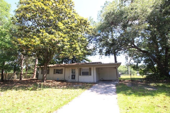 Building Photo - 3827 NE 13th Dr