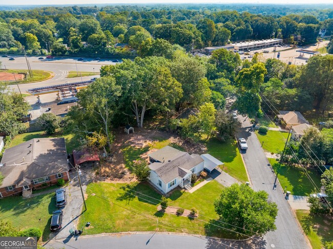 Building Photo - 1801 Crestridge Dr SE