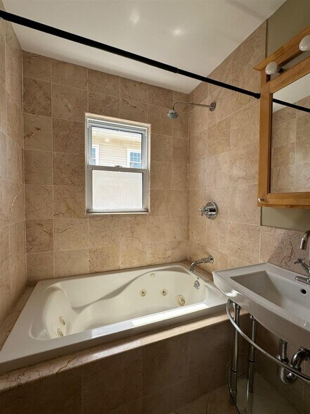 Building Photo - 14 Melville Rd