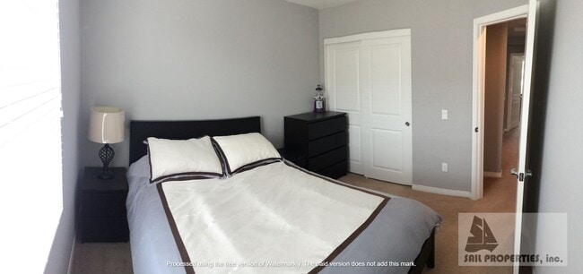 Building Photo - Beautiful Upgraded 3 Bd 3.5 Bth w/Large Bo...