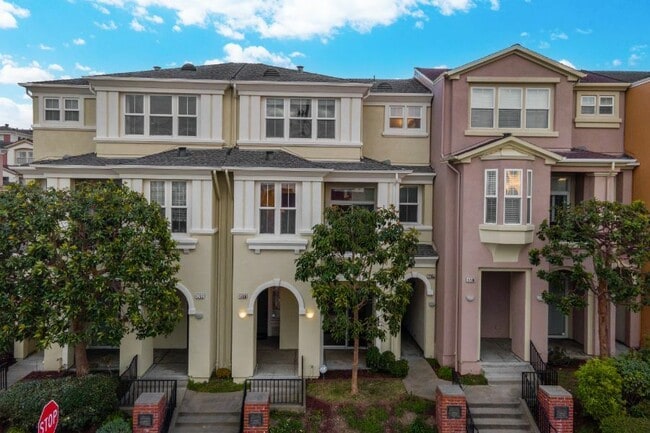 Building Photo - 1706 20th Ave