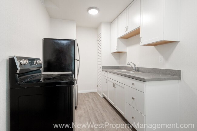 Building Photo - Renovated Sherman Heights 1 Bedroom! Small...