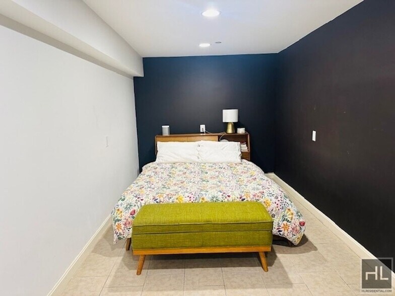 Building Photo - Luxury 1 Bedroom Duplex with Private Outdo...
