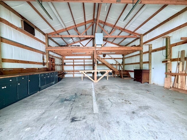 Building Photo - Secluded 3-Bedroom with Wrap-Around Porch -- Jonesborough
