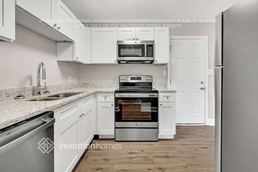 Building Photo - 1326 42nd St