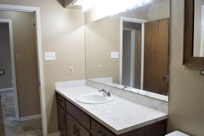 Building Photo - 101 Stubblefield Dr