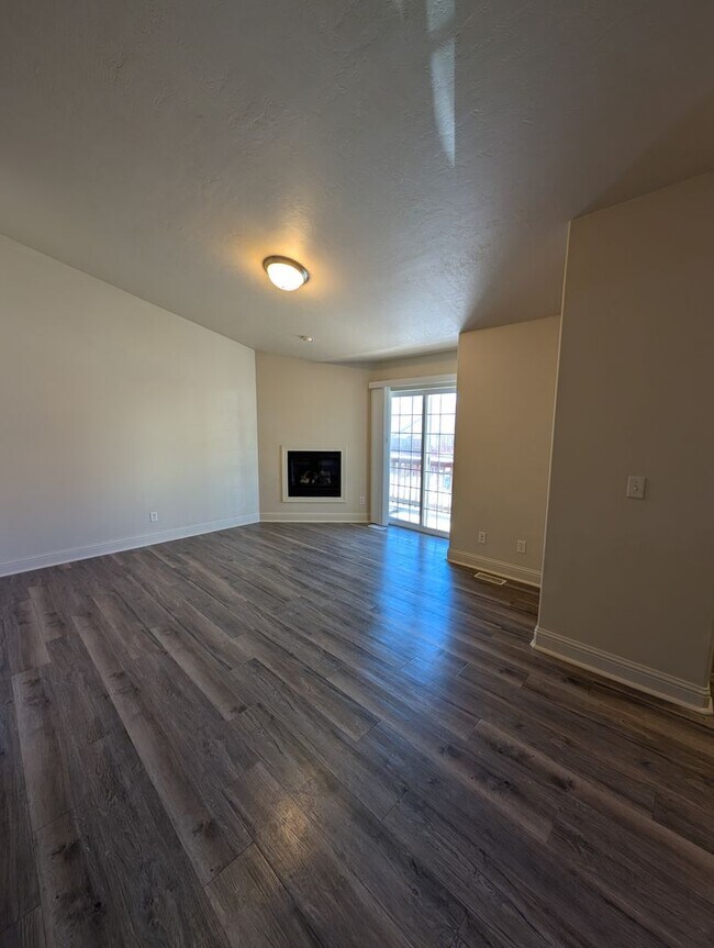 Building Photo - 286 La Valle Strada