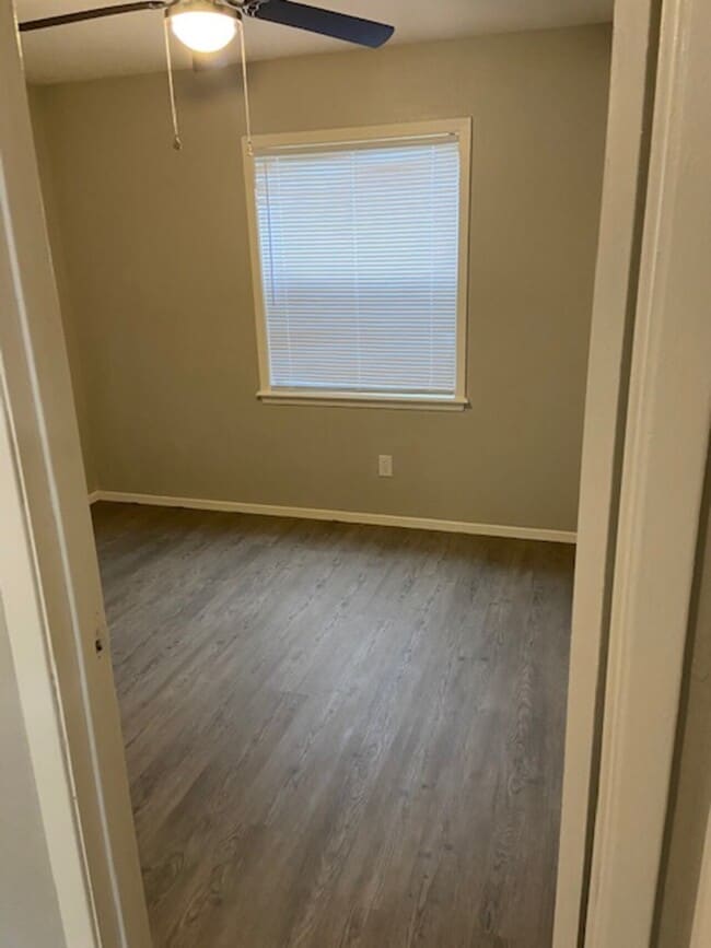 Building Photo - CROOKS LANE