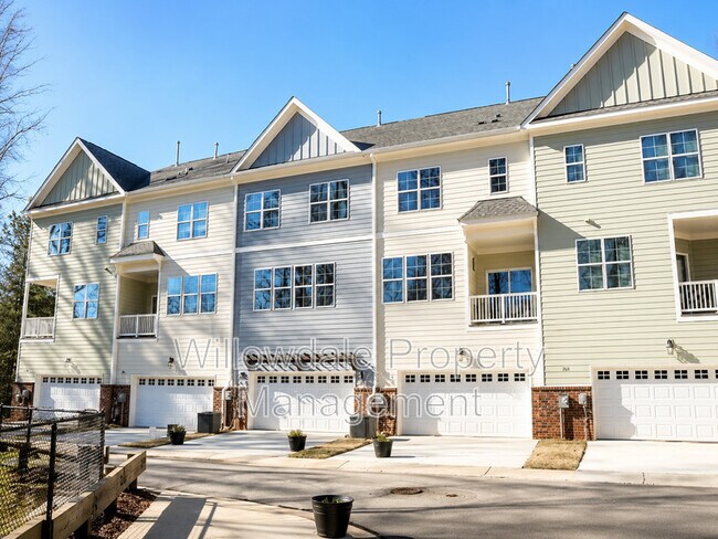 Building Photo - 904 Laurel Gate Dr