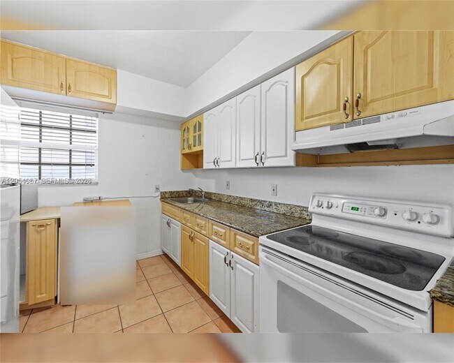 Building Photo - 9260 Bay Harbor Terrace