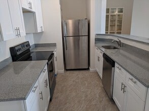 Building Photo - 5850 Centre Ave