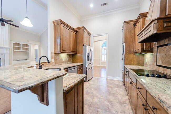 Building Photo - 2000 Square feet, of gorgeous living space in Hot Springs Village.