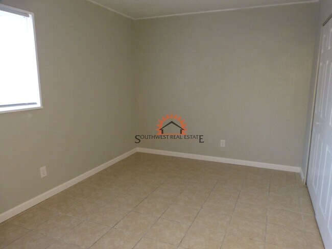 Building Photo - 700 W Manana Blvd