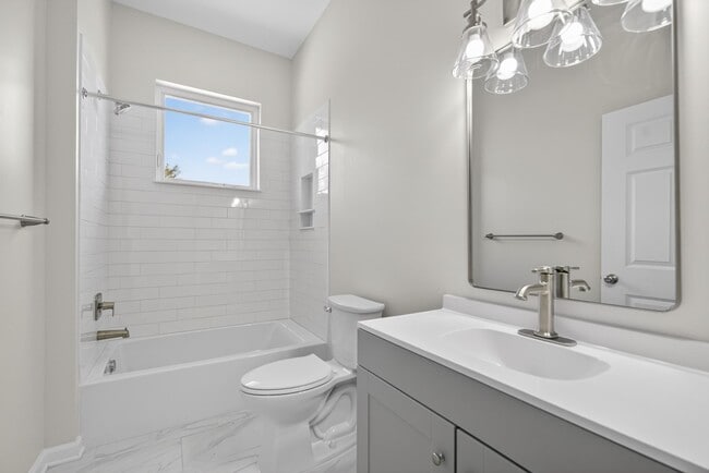 Building Photo - 89 Fishburne St