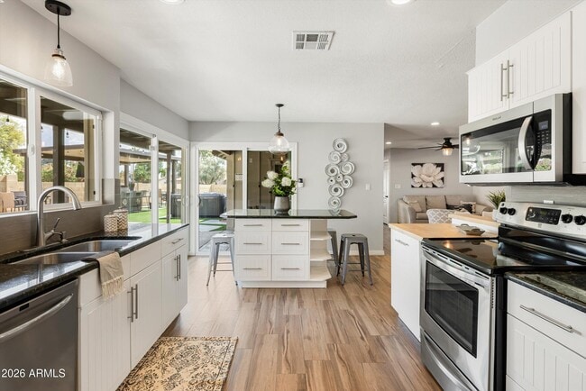 Building Photo - 12219 N 59th St