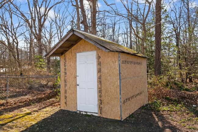 Building Photo - 47499 Southampton Dr