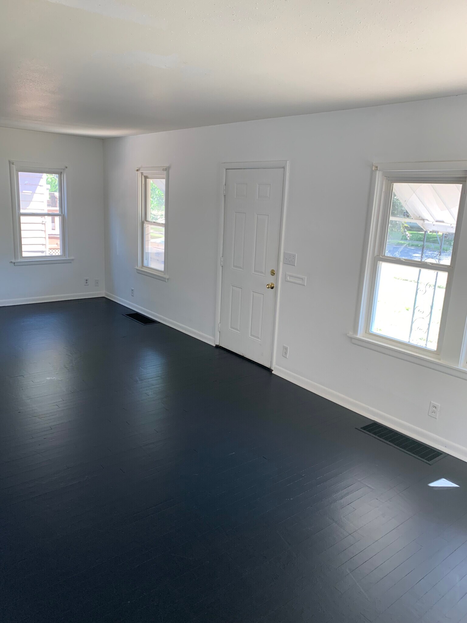 Living Room - 849 S Newton Ave
