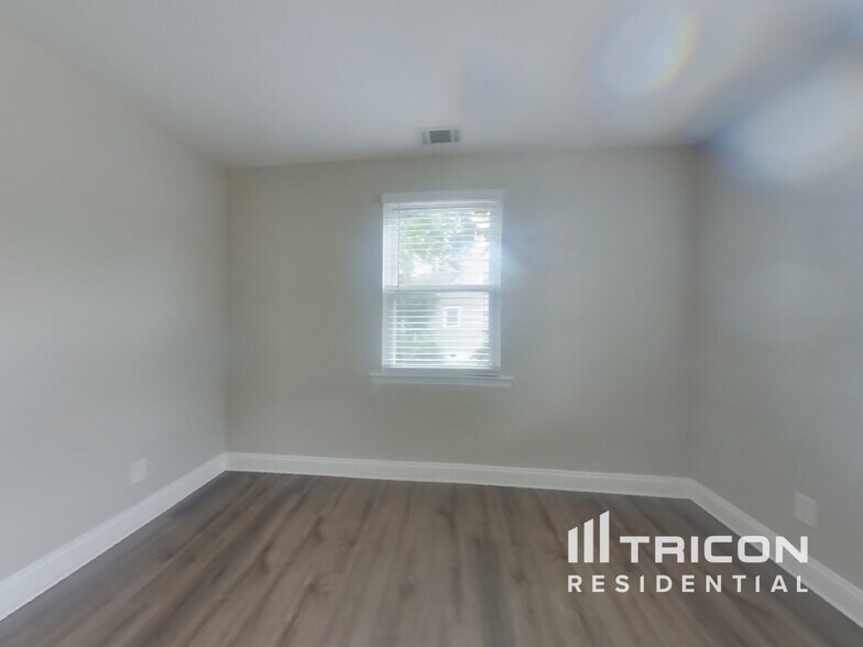 Building Photo - 3300 Maygreen Ave