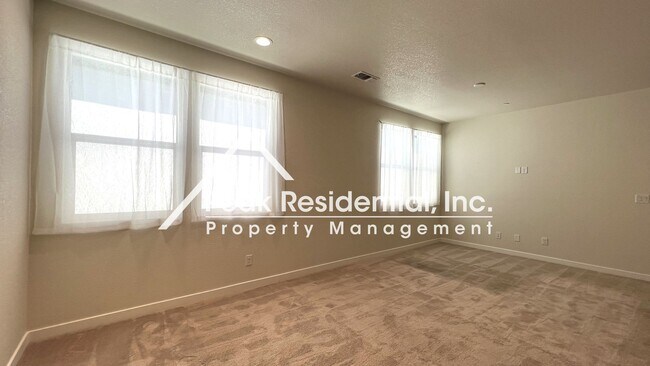 Building Photo - Newer 3bd/2.5ba West Sacramento Home with 2 Car Garage!