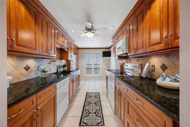 Building Photo - 3400 Cove Cay Dr