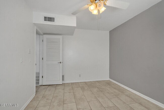 Building Photo - 1049 Desierto Luna St