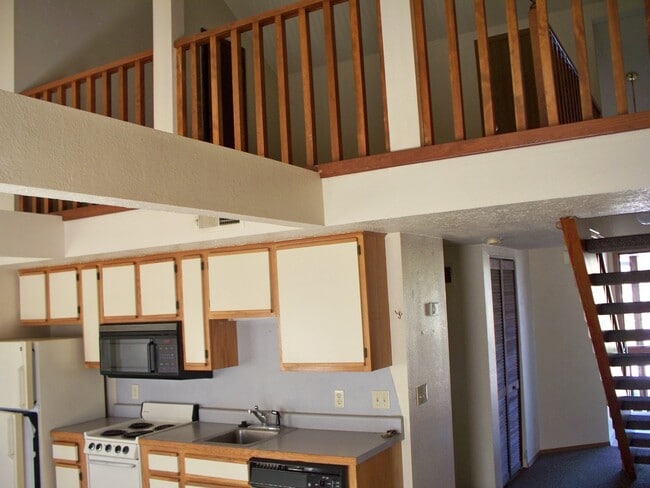 Building Photo - 2 bedroom 2 bath Loft Apartment Branson MO...