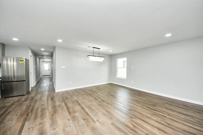 Building Photo - 1218 Des Jardines St