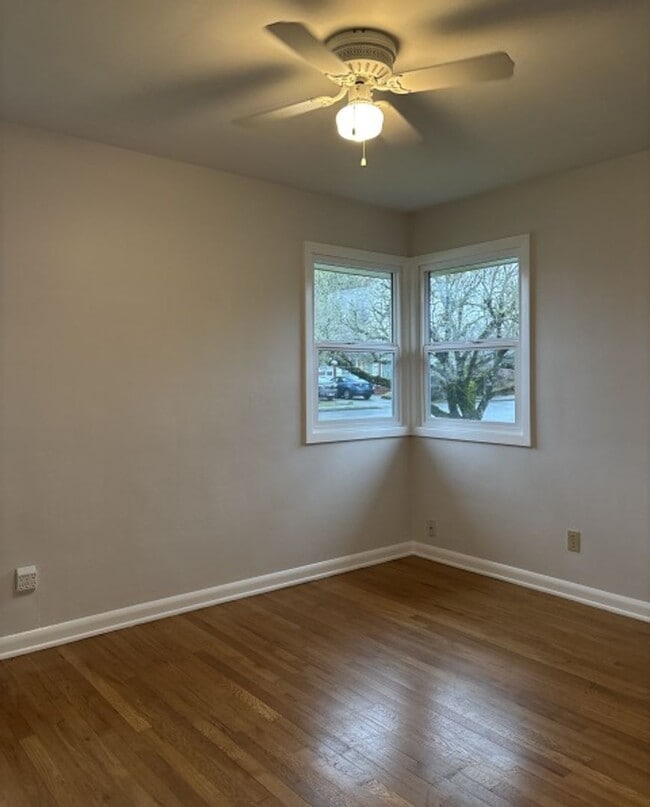 Building Photo - 3Bd/2Ba Single Story House - Available to View!