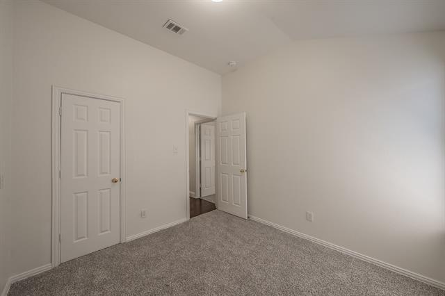 Building Photo - 1075 Port Sullivan Dr