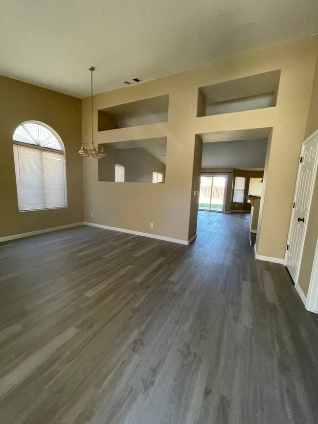 Building Photo - 50% OFF FIRST MONTH'S RENT!! MOVE-IN READY – THIS ONE WILL GO FAST!
