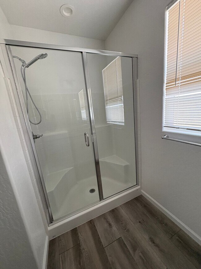 Building Photo - Two-story home in NW Visalia home Availabl...