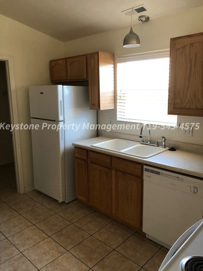 Building Photo - Beautifully Maintained Home in Pueblo West 3 Bed/2 Bath/2 Car Garage $2000/$2000