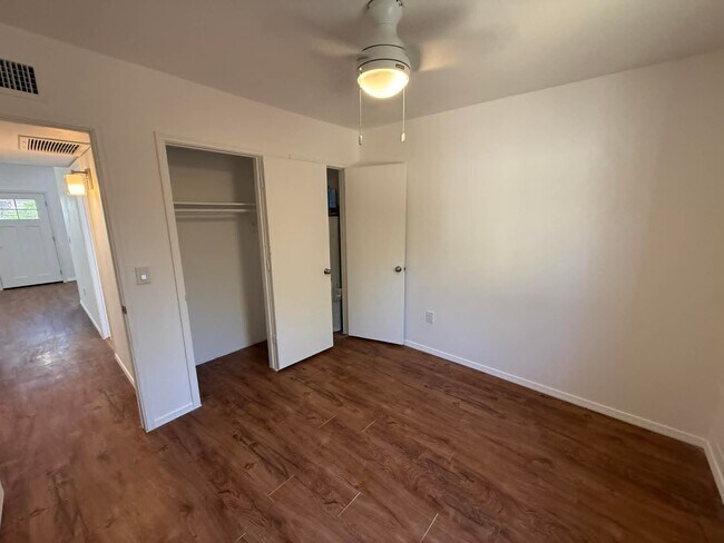Building Photo - 1518 E Hedrick Dr