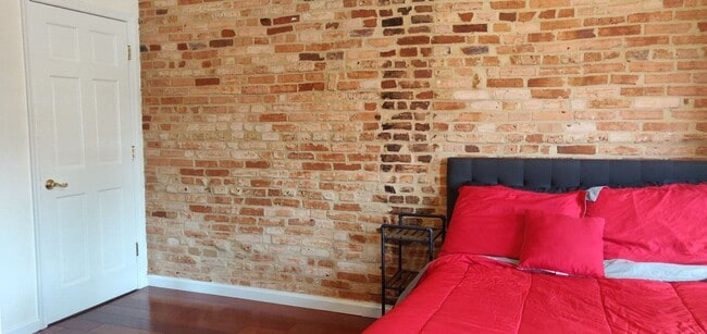 Building Photo - Chamring 2-Bedroom Locust Point Townhome w/ Deck